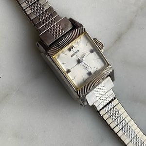 Vintage Seiko Tank Watch Petite Mechanical Watch Women Silver 11-3210